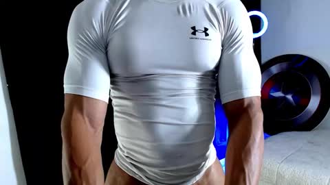 Snapshot of antonywebb94 chatting on November 2, 5:37 pm Instagram miguelangel1802  online show from November 2, 5:37 pm