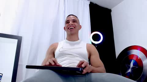 Instagram miguelangel1802  online show from May 8, 1:55 am