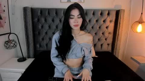 anya_belth online show from May 18, 6:14 pm