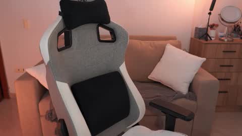 anya online show from February 7, 6:55 pm