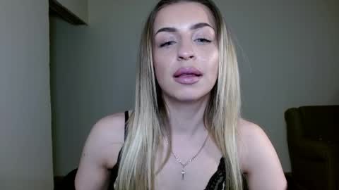 Anya online show from March 31, 9:15 pm