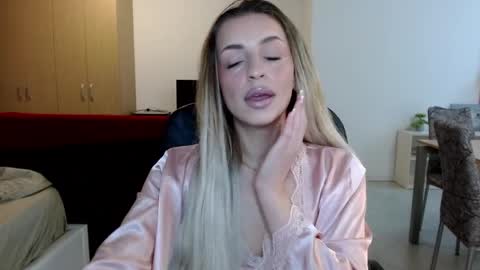 Anya online show from May 18, 9:20 pm
