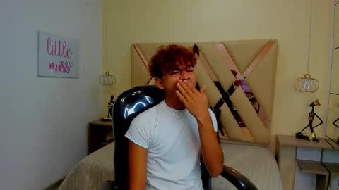 Snapshot of anyelotwink chatting on December 22, 12:24 pm anyelotwink online show from December 22, 12:24 pm