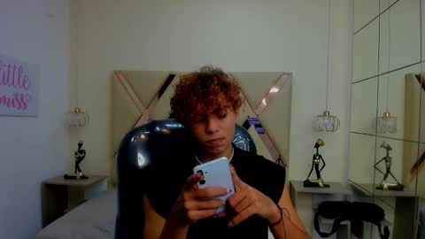 Snapshot of anyelotwink chatting on February 14, 8:27 pm anyelotwink online show from February 14, 8:27 pm