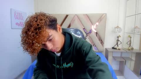 Snapshot of anyelotwink chatting on February 25, 9:46 pm anyelotwink online show from February 25, 9:46 pm