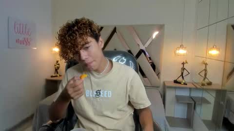 Snapshot of anyelotwink chatting on March 9, 2:21 pm anyelotwink online show from March 9, 2:21 pm