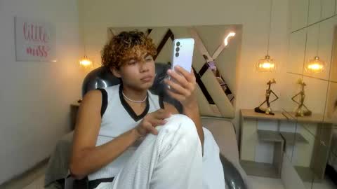 Snapshot of anyelotwink chatting on March 10, 9:09 pm anyelotwink online show from March 10, 9:09 pm