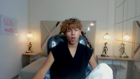 Snapshot of anyelotwink chatting on March 13, 9:21 pm anyelotwink online show from March 13, 9:21 pm