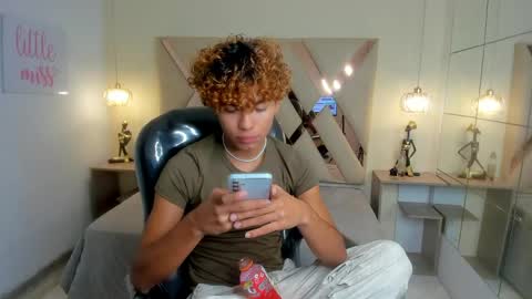 Snapshot of anyelotwink chatting on March 17, 9:01 am anyelotwink online show from March 17, 9:01 am