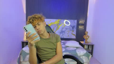 Snapshot of anyelotwink chatting on March 21, 8:19 am anyelotwink online show from March 21, 8:19 am