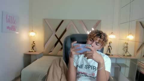 Snapshot of anyelotwink chatting on March 24, 4:28 am anyelotwink online show from March 24, 4:28 am