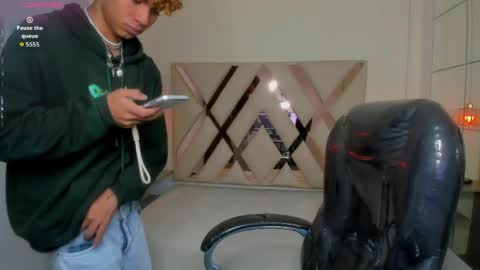 anyelotwink online show from April 24, 3:42 am