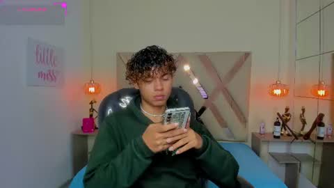 anyelotwink online show from June 24, 4:22 am