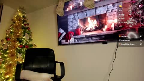 Snapshot of anyi_1 chatting on December 8, 4:25 am Anyi Orion and Pyxis online show from December 8, 4:25 am