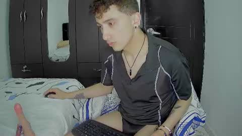 Snapshot of aogut17 chatting on July 29, 1:15 am aogut17 online show from July 29, 1:15 am