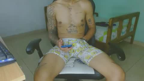 Snapshot of aphal_hot23 chatting on March 8, 11:18 pm aphal_hot23 online show from March 8, 11:18 pm