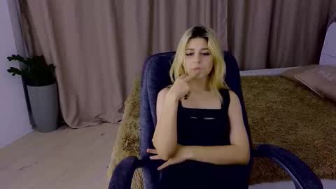 ApheliaStar online show from December 1, 3:06 pm