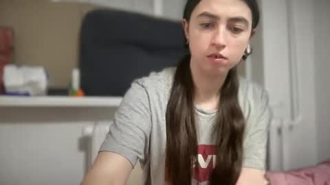 Snapshot of aphr0dite22 chatting on March 25, 11:33 pm aphr0dite22 online show from March 25, 11:33 pm