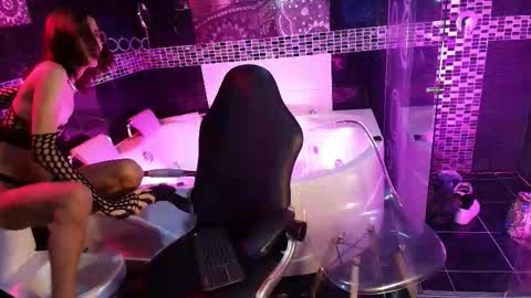 Snapshot of aphrodite_meow chatting on February 18, 11:55 pm Aphrodite Meow online show from February 18, 11:55 pm