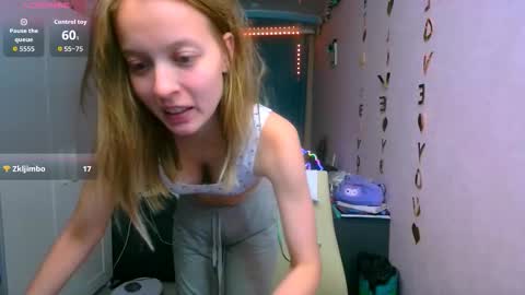 Snapshot of aphrodite_wow_ chatting on October 4, 1:31 pm Aphrodite online show from October 4, 1:31 pm