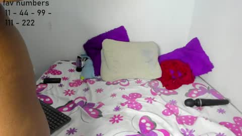 Snapshot of aphrodites_ass chatting on June 18, 4:22 pm Tati Colombian online show from June 18, 4:22 pm