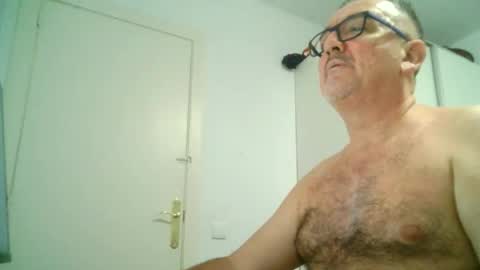 Snapshot of apixaba chatting on September 8, 10:53 pm furry bear online show from September 8, 10:53 pm
