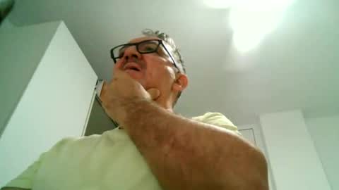 Snapshot of apixaba chatting on September 28, 9:20 pm furry bear online show from September 28, 9:20 pm