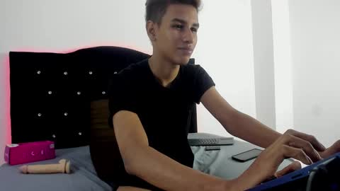 Snapshot of apolo1402 chatting on December 27, 2:58 am Apolo online show from December 27, 2:58 am