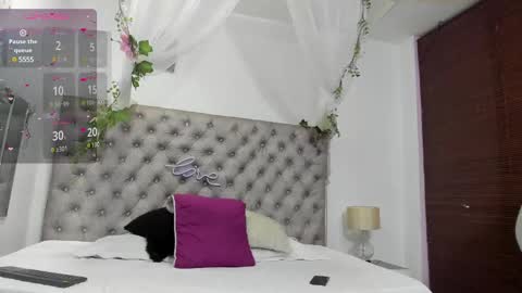 Snapshot of apolo_bianco_ chatting on December 2, 11:34 am APOLO online show from December 2, 11:34 am