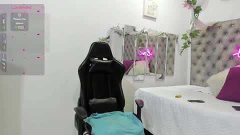 Snapshot of apolo_bianco_ chatting on December 4, 12:25 pm APOLO online show from December 4, 12:25 pm