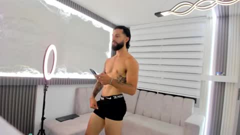 Snapshot of apolo_bianco_ chatting on February 25, 5:08 am APOLO online show from February 25, 5:08 am