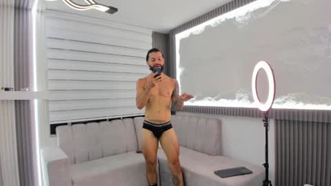 Snapshot of apolo_bianco_ chatting on February 26, 4:47 am APOLO online show from February 26, 4:47 am