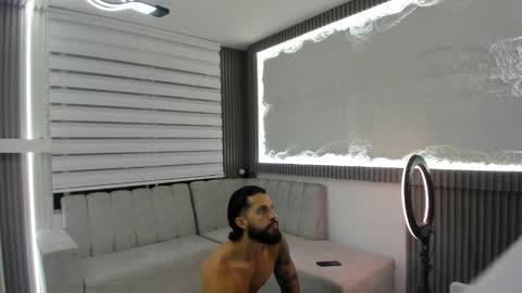 Snapshot of apolo_bianco_ chatting on March 1, 4:15 am APOLO online show from March 1, 4:15 am