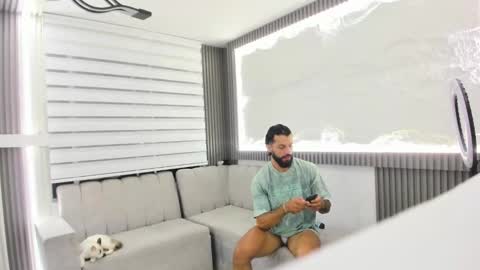 Snapshot of apolo_bianco_ chatting on March 4, 2:38 am APOLO online show from March 4, 2:38 am