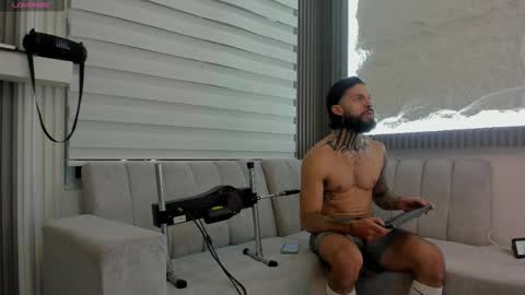 Snapshot of apolo_bianco_ chatting on October 12, 2:32 am APOLO online show from October 12, 2:32 am