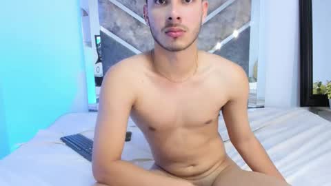 Snapshot of apolo_grayy chatting on February 3, 6:40 am Apolo Grayy online show from February 3, 6:40 am