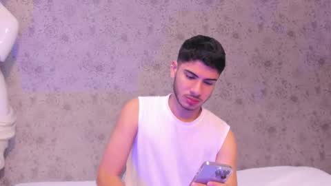 Snapshot of apolo_grayy chatting on February 13, 6:31 am Apolo Grayy online show from February 13, 6:31 am