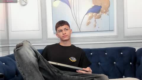 Snapshot of apolo_jonnes chatting on March 8, 2:10 pm online show from March 8, 2:10 pm