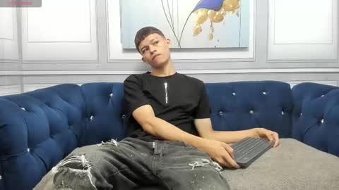 Snapshot of apolo_jonnes chatting on March 13, 2:18 am online show from March 13, 2:18 am