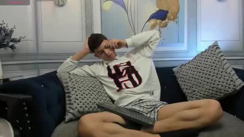 Snapshot of apolo_jonnes chatting on March 15, 2:06 am online show from March 15, 2:06 am