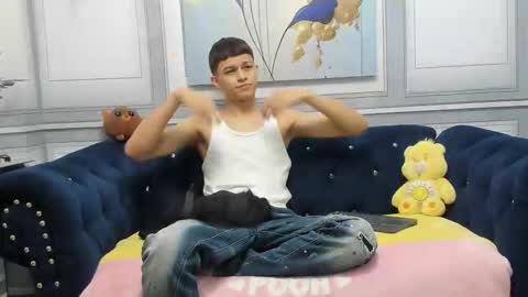 Snapshot of apolo_jonnes chatting on March 18, 2:37 am online show from March 18, 2:37 am