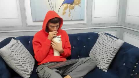 Snapshot of apolo_jonnes chatting on March 27, 2:39 am online show from March 27, 2:39 am