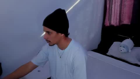 Snapshot of apolodg1 chatting on January 15, 8:26 pm TONY INDEPENDENT MODEL online show from January 15, 8:26 pm