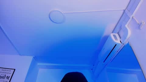 apolojackson1 online show from April 1, 4:02 am