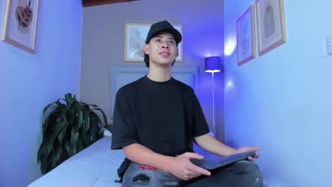 Snapshot of apoloricci chatting on October 27, 7:29 pm Apolo twink online show from October 27, 7:29 pm