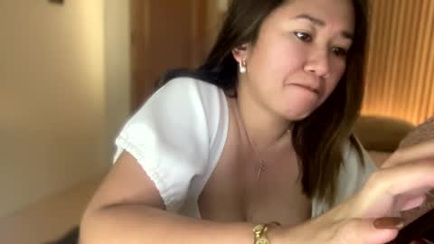 Snapshot of apple_pie_love chatting on December 27, 6:20 pm Anika online show from December 27, 6:20 pm