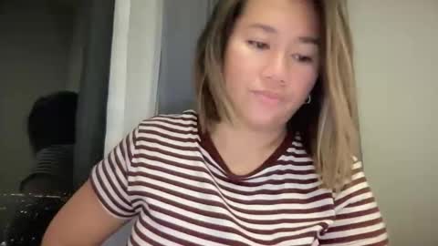 Snapshot of apple_pie_love chatting on November 8, 5:23 pm Anika online show from November 8, 5:23 pm