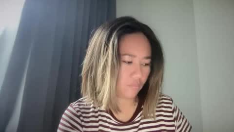 Snapshot of apple_pie_love chatting on November 10, 8:24 am Anika online show from November 10, 8:24 am