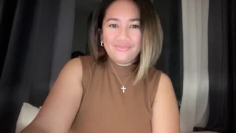 Snapshot of apple_pie_love chatting on November 15, 6:04 pm Anika online show from November 15, 6:04 pm