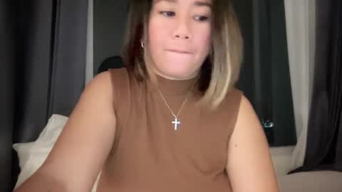 Snapshot of apple_pie_love chatting on November 16, 5:29 pm Anika online show from November 16, 5:29 pm